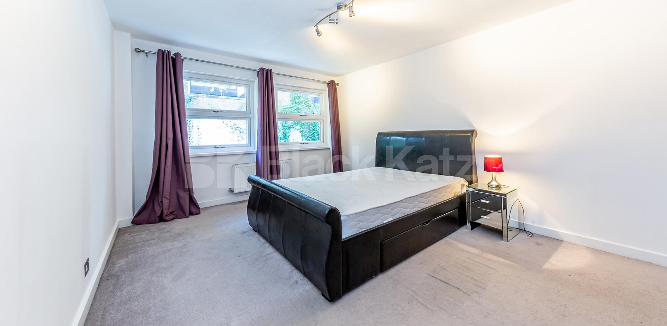 			STUNNING TWO BED!, 2 Bedroom, 1 bath, 1 reception Flat			 Queens Gardens, LANCASTER GATE